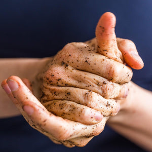 grums Gommage et nettoyant pour les mains au café cru (120 ml)